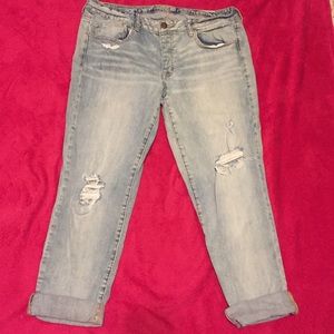 AMERICAN EAGLE distressed light wash jeans